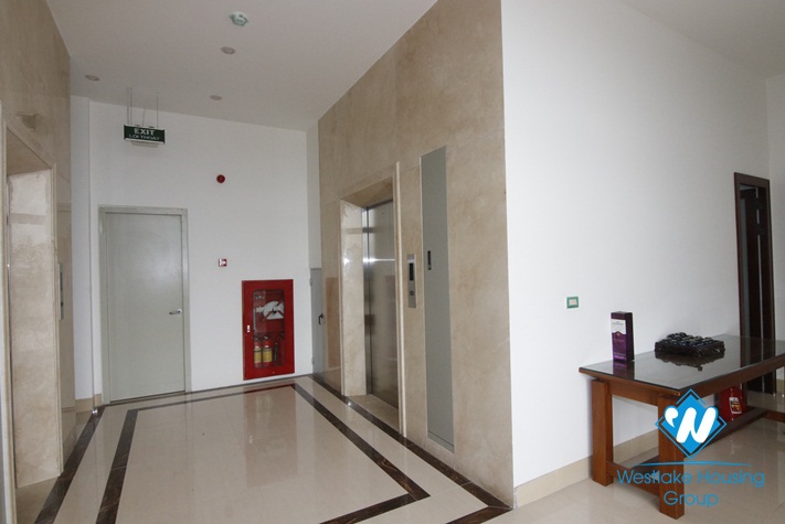 Spacious showroom/office for rent on Co Linh street, Long Bien, Hanoi